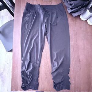 Athleta Cropped Athlesiure Pants